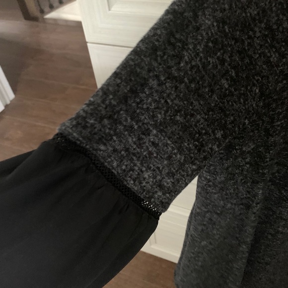 Soft sweater with blouse-like flowing sleeves - Picture 4 of 5